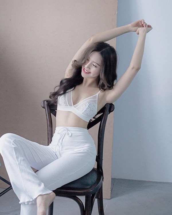 Những nữ tiếp viên hàng không Việt nổi tiếng vì mặt xinh, thân hình gợi cảm-14