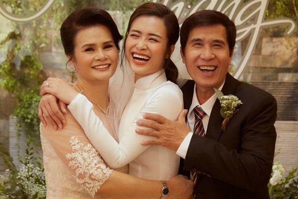 Mới lộ ảnh đi khám thai mà vòng 2 Đông Nhi đã lớn thế này-4