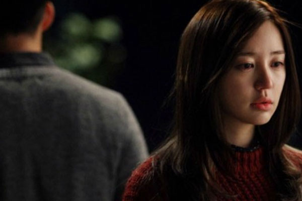 Chồng đi làm một năm mới về, nhưng vừa thấy vợ, việc đầu tiên anh làm là chở thẳng tôi tới phòng khám tư để kiểm tra-2