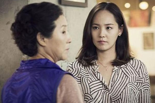 Kiếm mỗi tháng 50 triệu, tôi vẫn bị mẹ chồng mắng vô dụng, khi dọn đồ định bỏ đi thì cả nhà chồng lại quay sang năn nỉ tôi ở lại-2