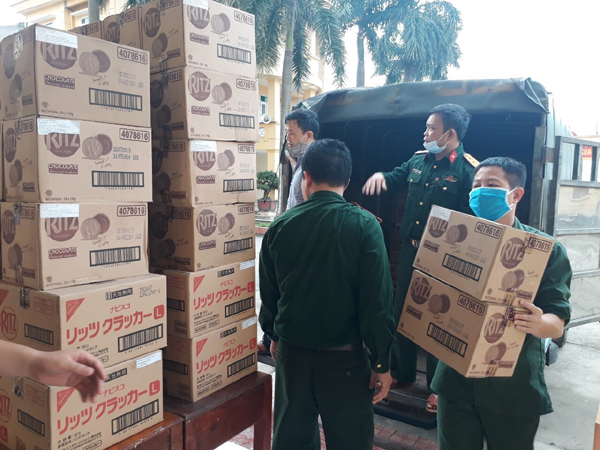 Thơm thảo những thùng bánh tặng chiến sĩ tuyến đầu chống dịch-2