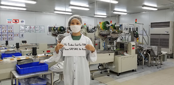 Thơm thảo những thùng bánh tặng chiến sĩ tuyến đầu chống dịch-3