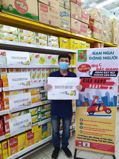 Thơm thảo những thùng bánh tặng chiến sĩ tuyến đầu chống dịch-4