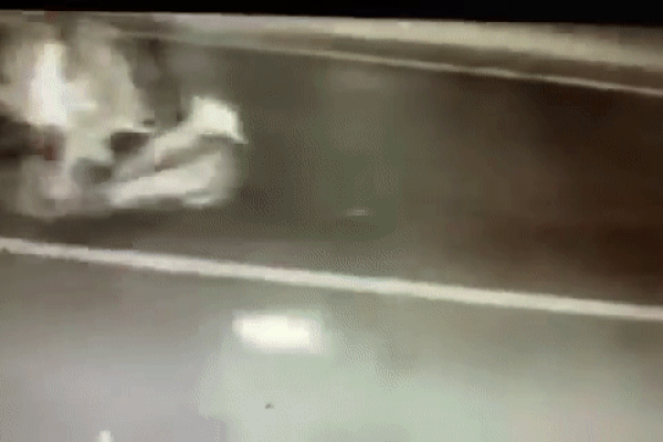 2 xe máy đấu đầu kinh hoàng khiến người chứng kiến vô cùng sợ hãi