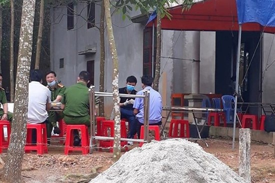 Con gái chết trong nhà, mẹ tử vong dưới giếng