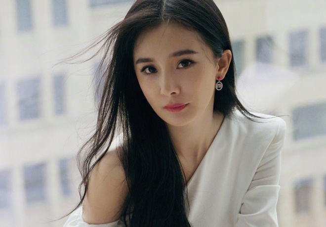 Sợ nhanh già, Dương Mịch liên tục thay đổi kem dưỡng da-1