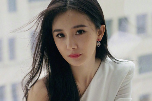 Tình địch của Dương Mịch đã U40 vẫn trẻ trung như gái 20, nhờ món thời trang này mà vừa trẻ lại vừa sang-13