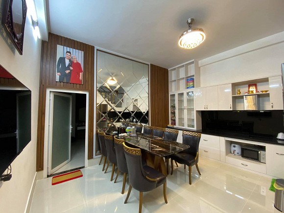 Sau hơn 1 năm ly hôn cháu gái Kim Tiểu Long, ca sĩ Khưu Huy Vũ khoe không gian nhà mới sang trọng-7