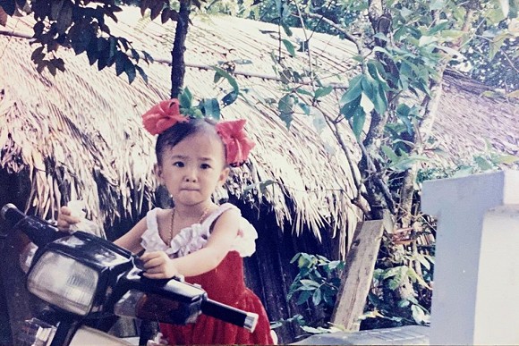 Angela Phương Trinh tung ảnh hiếm chứng minh xinh từ bé, bất ngờ nhất là gu thời trang sành điệu-5