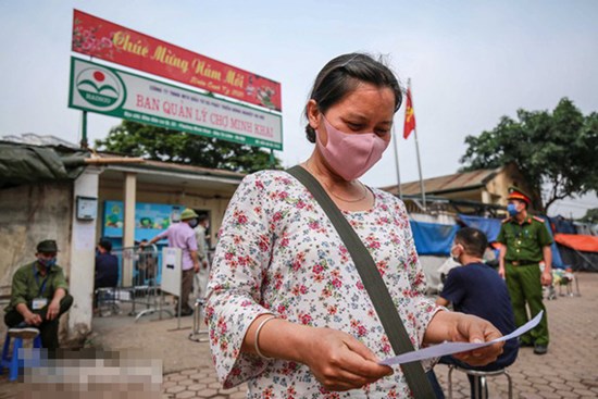 Hà Nội xét nghiệm COVID-19 toàn bộ tiểu thương chợ đầu mối Minh Khai