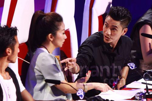 Trần Khôn tím mặt ném tai nghe, bị Tạ Đình Phong chửi thề ngay trên truyền hình, rốt cuộc 7 năm trước xảy ra chuyện gì?-2