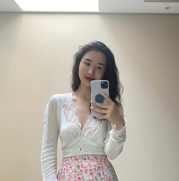 Chân dung phu nhân chủ tịch Taobao vừa công khai dằn mặt Tuesday: Xinh đẹp, thần thái, sở hữu nguyên kho đồ hiệu hoành tráng-2