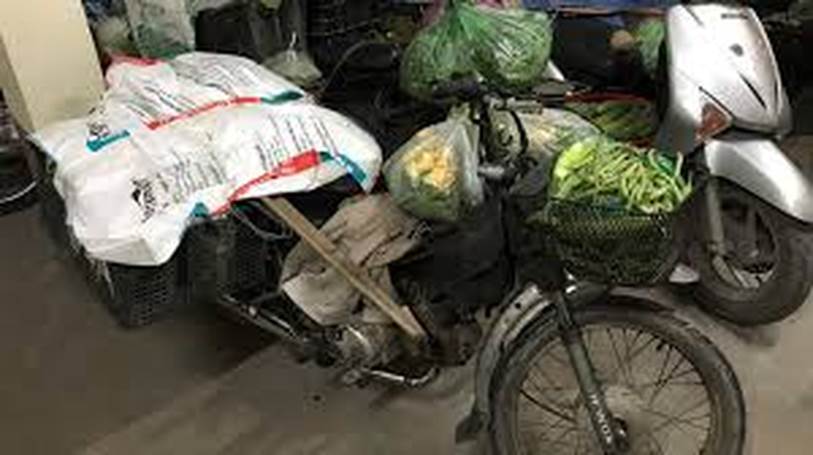 Người bán hàng ở Hạ Long yêu cầu phường phải mang xe và số rau đến tận nhà trả lại-1