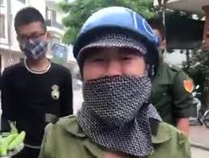 Người bán hàng ở Hạ Long yêu cầu phường phải mang xe và số rau đến tận nhà trả lại-2