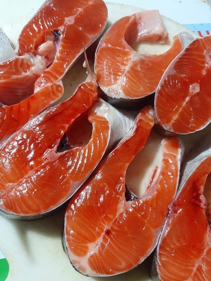 Cá hồi Sapa 190 ngàn đồng/kg, bà nội trợ mua chung thùng xốp 50kg ăn dần-3