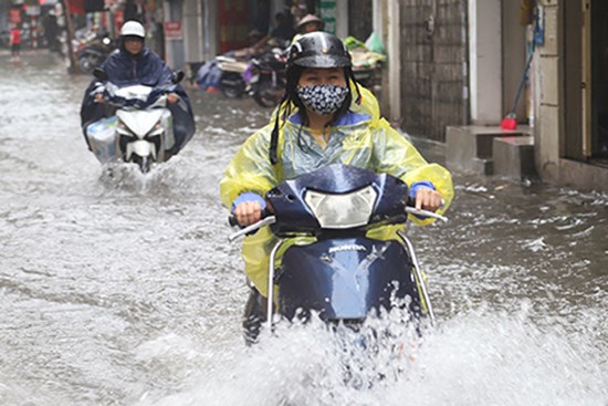 Dự báo thời tiết hôm nay: Hà Nội mưa to, phòng ngập lụt