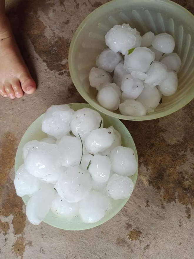 Mưa đá to như quả trứng kéo dài suốt 20 phút ở xã biên giới Nghệ An-1