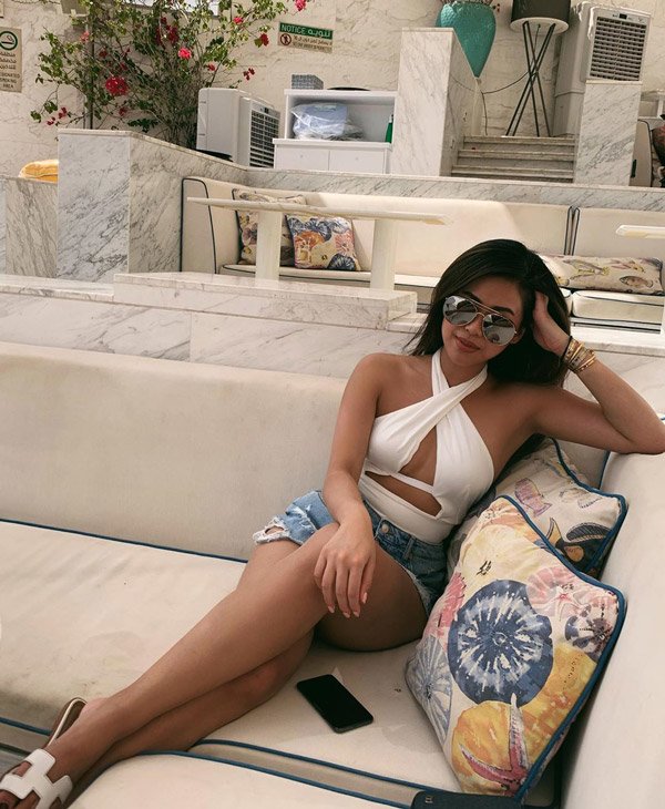 Rich Kid Tiên Nguyễn chăm chỉ phơi nắng, lấy lại làn da nâu bánh mật sau khi khỏi bệnh-9