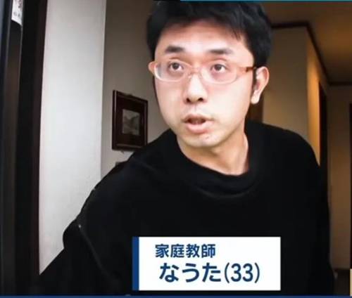 Tốt nghiệp ĐH danh giá, người đàn ông chưa cai sữa ở nhà với mẹ, tắm chung 1 lần/tuần-1