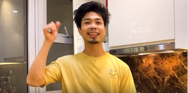 Sau 21 ngày giãn cách xã hội, Công Phượng xuất hiện với diện mạo lạ khiến fan giật mình: Tóc dài, để râu giống hệt Đen Vâu-1