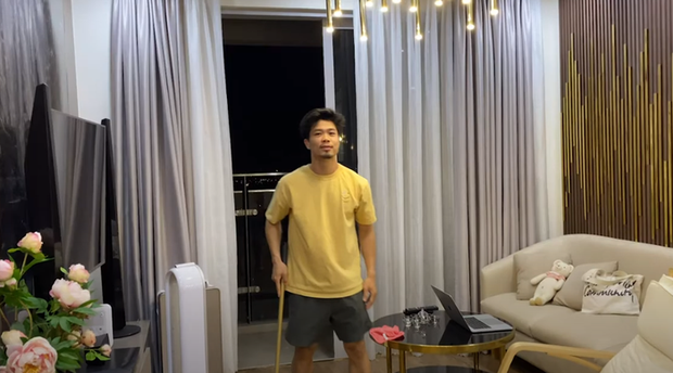 Sau 21 ngày giãn cách xã hội, Công Phượng xuất hiện với diện mạo lạ khiến fan giật mình: Tóc dài, để râu giống hệt Đen Vâu-3