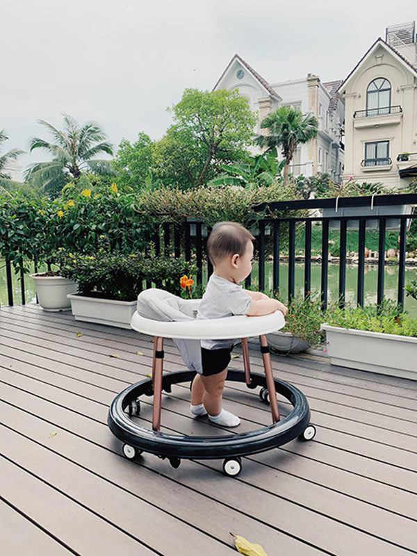 Á hậu Tú Anh khoe ban công nhà ngập hoa, còn từng tự trồng rau cho con ăn dặm-3