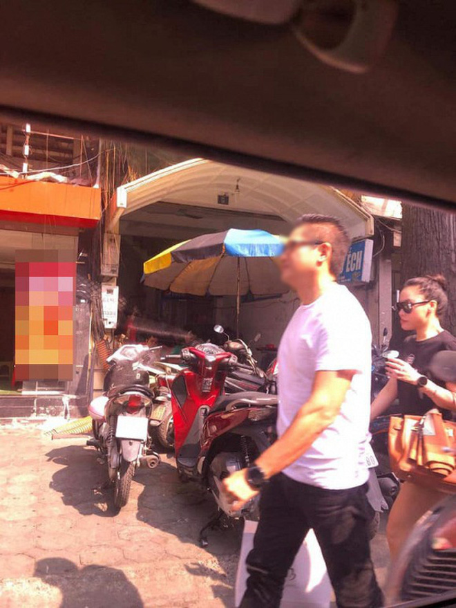 Clip: Nghi vấn MC Minh Hà ôm hôn tình mới ở sân bay Tân Sơn Nhất-6