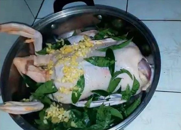 Mách chị em cách luộc vịt không cần nước, thịt chín đều, thơm ngon, đậm đà gấp 10 lần cách cũ-3