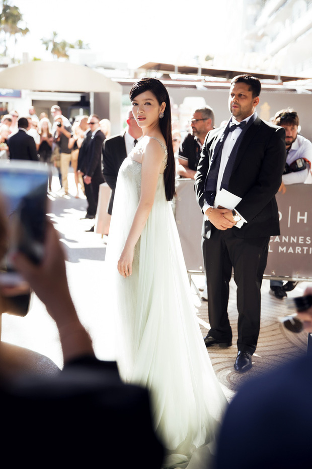 Lý Nhã Kỳ: Từ mỹ nữ siêu lộng lẫy, sang chảnh tới nữ nông dân lấm lem bùn đất-7