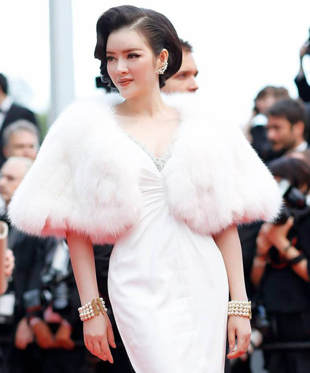 Lý Nhã Kỳ: Từ mỹ nữ siêu lộng lẫy, sang chảnh tới nữ nông dân lấm lem bùn đất-8