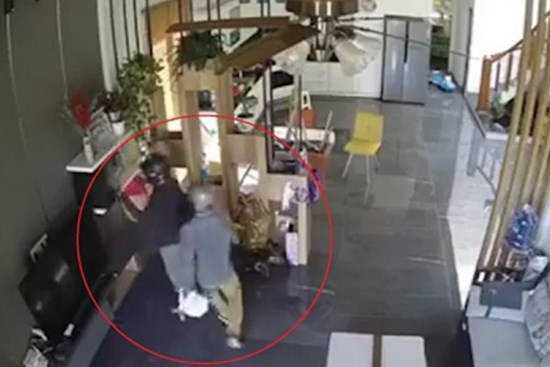 Trộm lục tung nhà dân lấy đồ giữa ban ngày