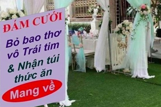 Hình ảnh hài hước đám cưới giữa mùa dịch Covid-19 được chia sẻ chóng mặt trên mạng xã hội, đọc dòng chữ trên biển thông báo ai nấy đều bất ngờ