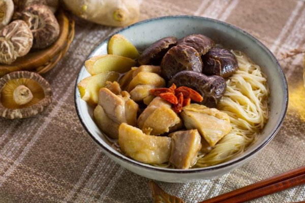 2 cách nấu phở gà ngon tại nhà đơn giản, chị em vụng mấy cũng làm được-11