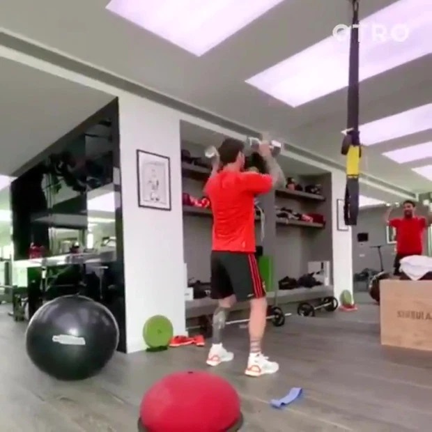 Học cách Ronaldo và Messi giữ dáng mùa Covid-19: Ăn uống, ngủ nghỉ quan trọng không kém tập luyện-2