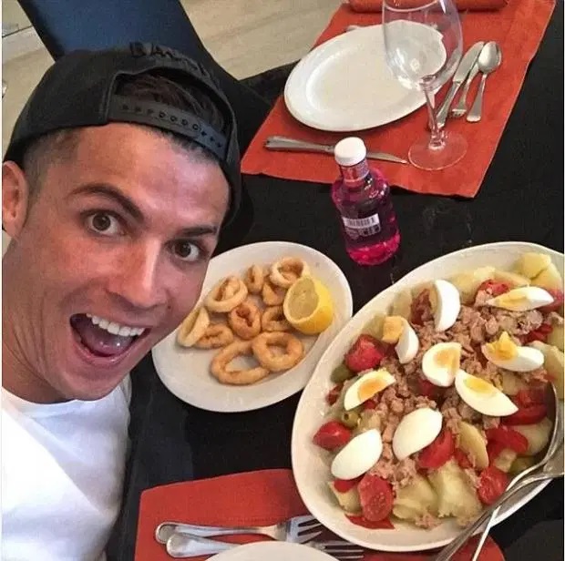 Học cách Ronaldo và Messi giữ dáng mùa Covid-19: Ăn uống, ngủ nghỉ quan trọng không kém tập luyện-9