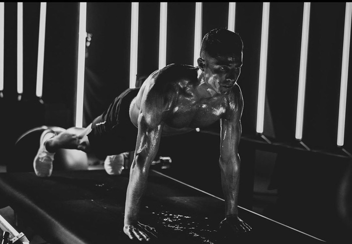 Học cách Ronaldo và Messi giữ dáng mùa Covid-19: Ăn uống, ngủ nghỉ quan trọng không kém tập luyện-7