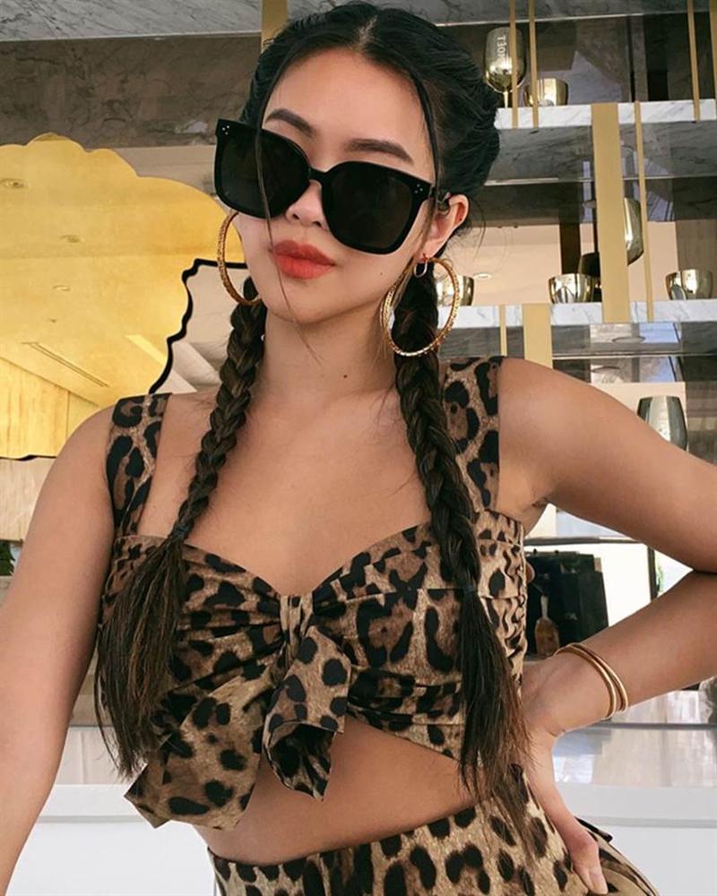 Cách ly tại gia, rich kid Tiên Nguyễn vẫn miệt mài diện cả cây đồ hiệu, trang điểm lồng lộn như dự show thời trang, dân mạng đặt câu hỏi chụp ảnh xong thì làm gì nhỉ”?-6