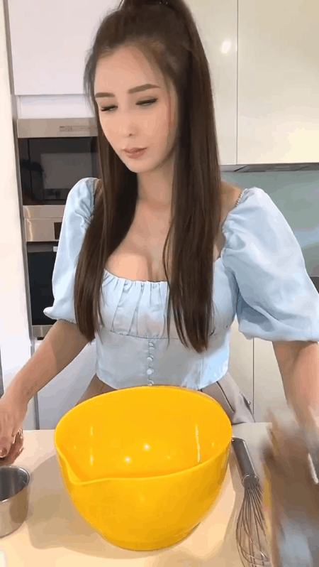 Kiểu áo vừa sexy vừa sang chảnh đang được các quý cô châu Á thi nhau diện, bạn còn chưa update thì thật có lỗi với tủ đồ-5