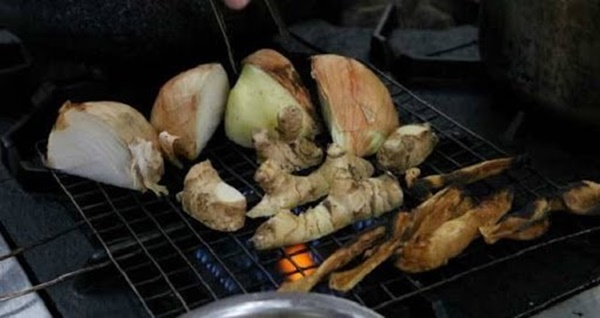 2 cách nấu phở gà ngon tại nhà đơn giản, chị em vụng mấy cũng làm được-3