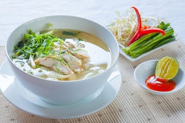 2 cách nấu phở gà ngon tại nhà đơn giản, chị em vụng mấy cũng làm được-5