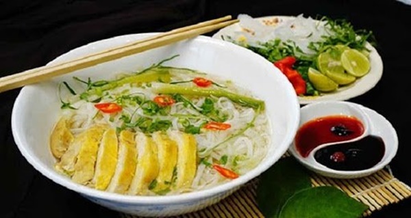 2 cách nấu phở gà ngon tại nhà đơn giản, chị em vụng mấy cũng làm được-10