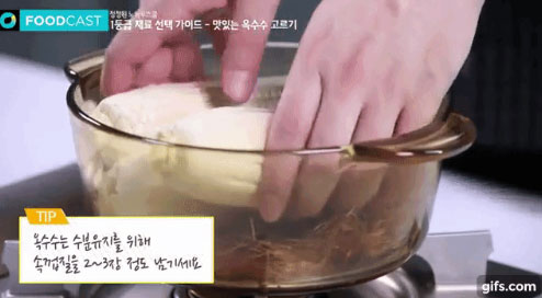 Không phải đường,&nbsp;thêm 2 nguyên liệu này vào nồi&nbsp;ngô luộc&nbsp;ngọt mềm ngon hết nấc-2