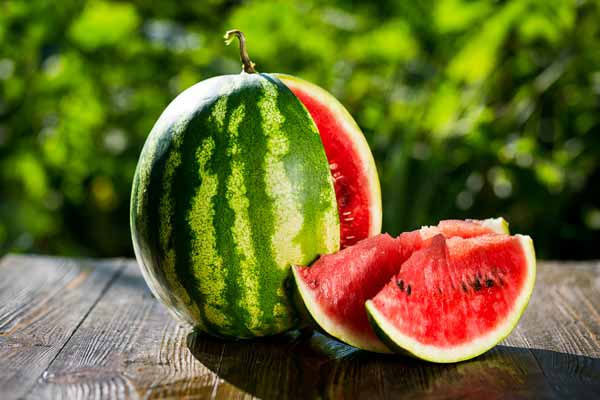 Bồn rửa mặt ố vàng có thể sạch bong như mới nhờ thứ gia vị nhà ai cũng có-2