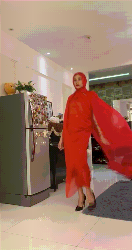 Nhà thiết kế ế sưng vì Võ Hoàng Yến: 1 mảnh voan đỏ mà biến tấu thành đồ mặc cả tuần-4