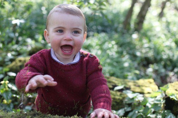 Hôm nay Hoàng tử Louis tròn 2 tuổi, Công nương Kate thực hiện bộ ảnh đặc biệt chưa từng thấy dành cho con trai út khiến người hâm mộ thích thú-9