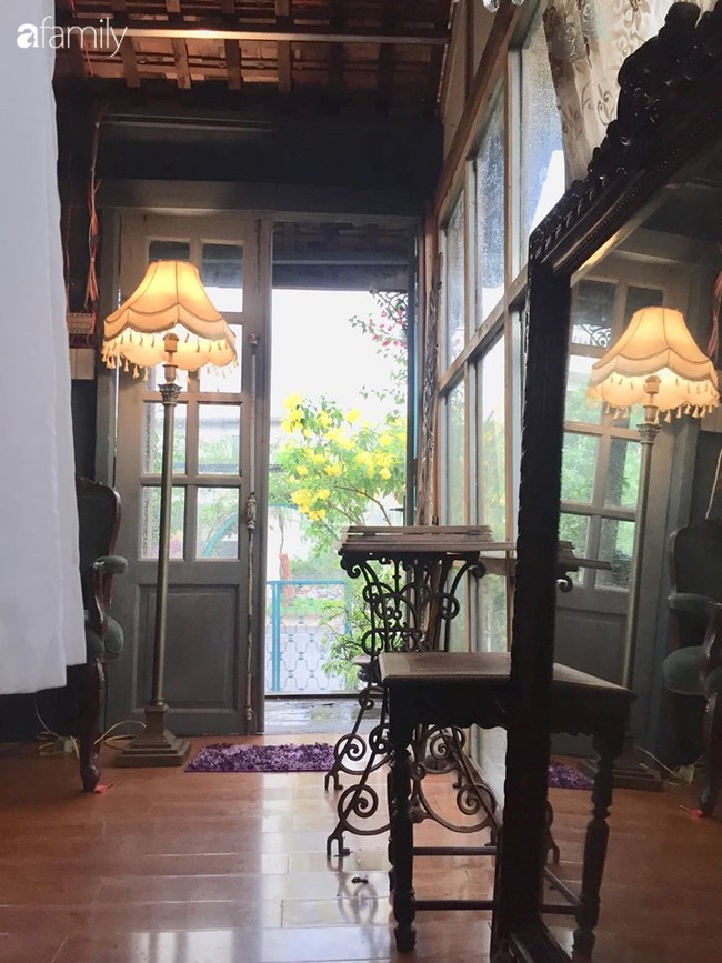 Ngó căn nhà sàn 28m² tự làm giữa Sài Gòn tấp nập vẫn ngập tràn ánh nắng, toàn màu xanh cỏ cây ngoài hiên nhà với chi phí chưa đến 100 triệu đồng-5