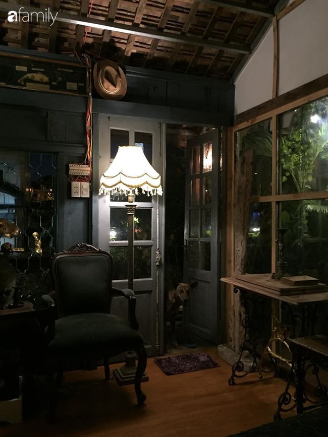 Ngó căn nhà sàn 28m² tự làm giữa Sài Gòn tấp nập vẫn ngập tràn ánh nắng, toàn màu xanh cỏ cây ngoài hiên nhà với chi phí chưa đến 100 triệu đồng-11
