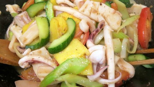 Mực xào chua ngọt ngon mà cách làm đơn giản cả nhà ai cũng thích-5