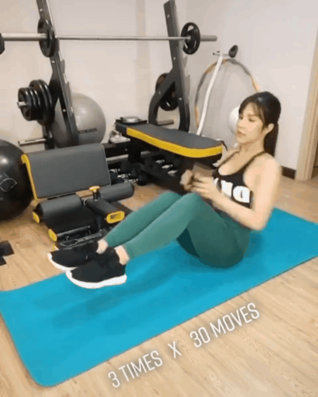 Diệp Lâm Anh bật mí 2 động tác tập cực dễ thực hiện giúp bụng và bắp tay thon nhỏ nhanh chóng-3