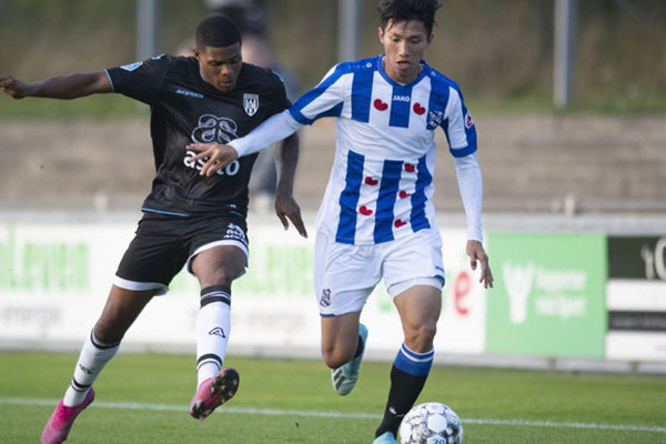 Fan Hà Lan hiến kế: Văn Hậu có cửa ở lại nếu không nhận mức lương vô lý với phần còn lại của CLB-3